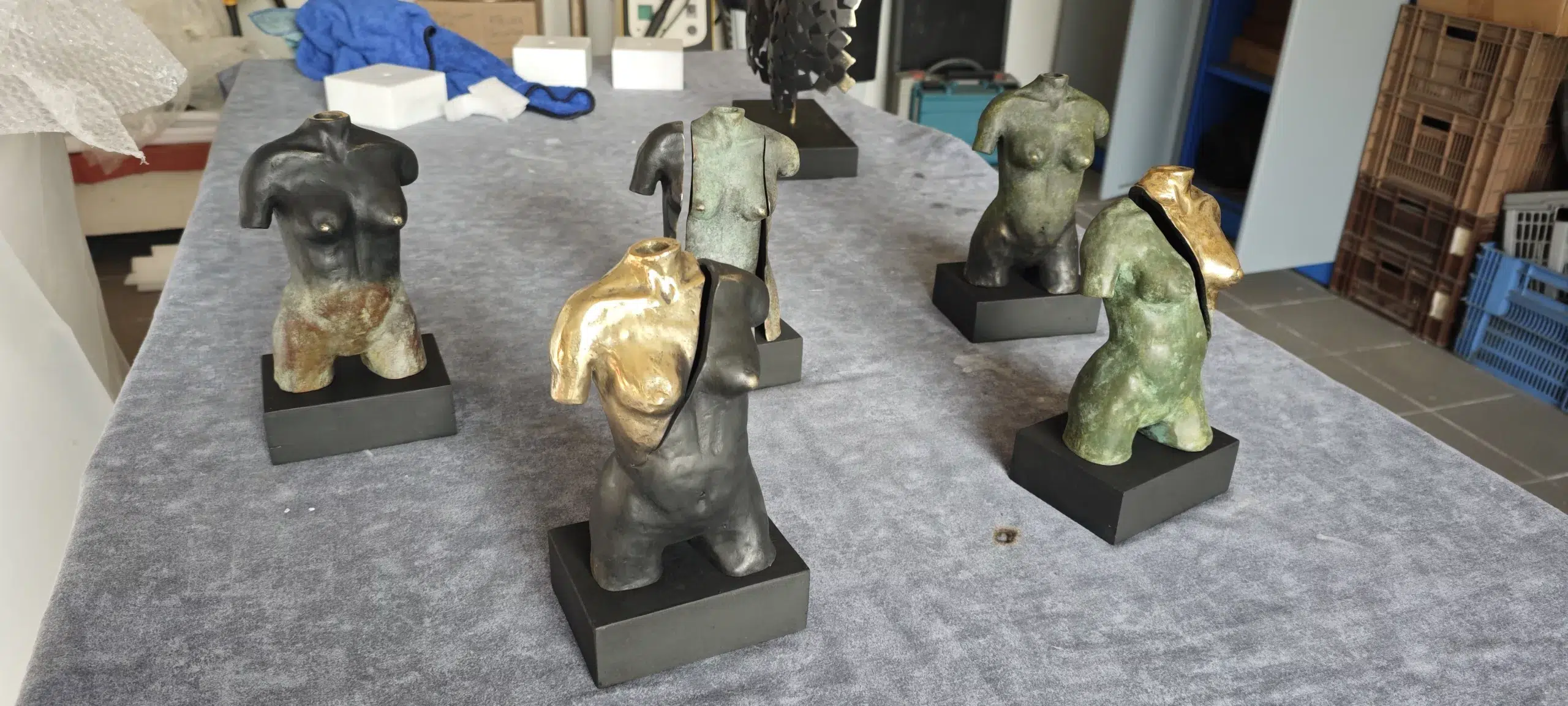 série Entrevue sculpture en bronze avec patine et polissage. sculpture en bronze Pascal Cléry sculpture.